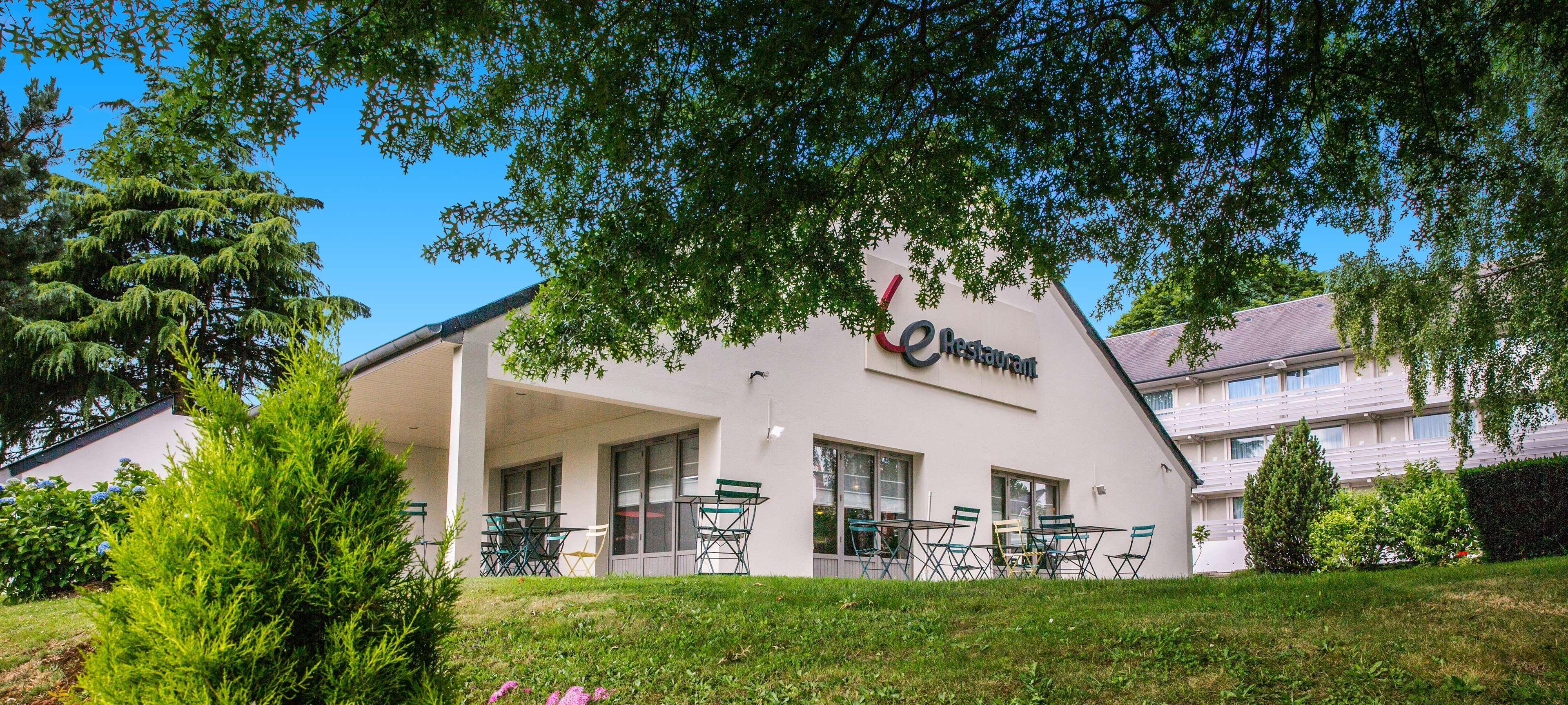 Campanile Fougeres Hotel Exterior photo