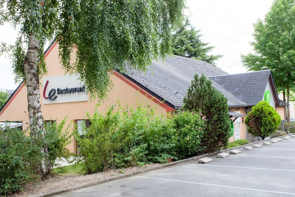 Campanile Fougeres Hotel Exterior photo