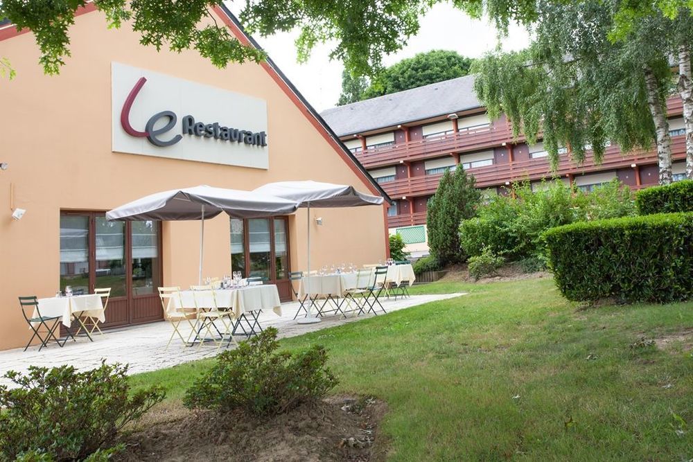 Campanile Fougeres Hotel Exterior photo