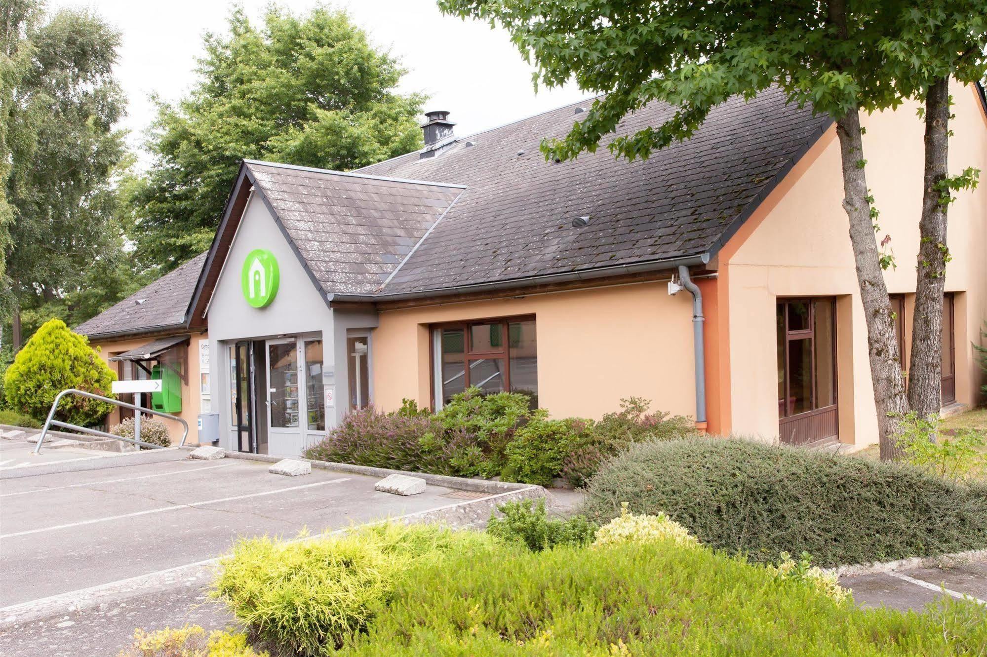 Campanile Fougeres Hotel Exterior photo